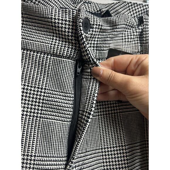 Torrid Black and White Houndstooth Women's Pants Size 24R - Picture 3 of 10